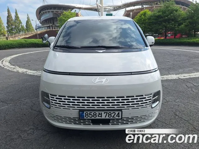 Hyundai Staria 2025 thumb 11