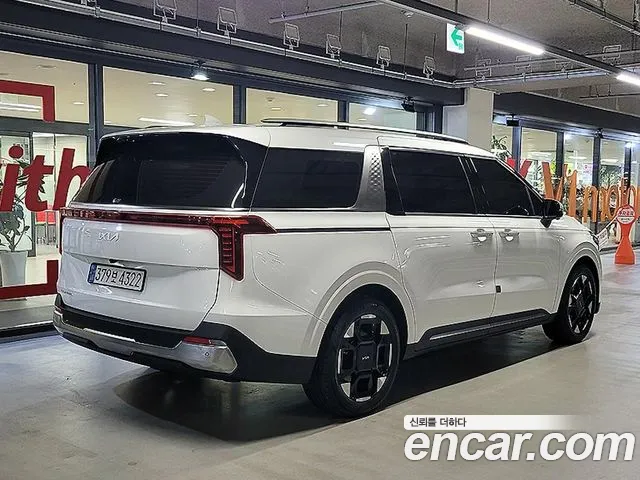 Kia Carnival 2024 thumb 2