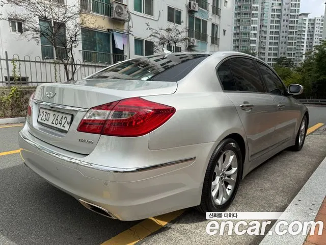 Hyundai Genesis 2013 thumb 2