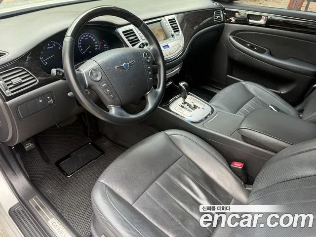 Hyundai Genesis 2013 thumb 10