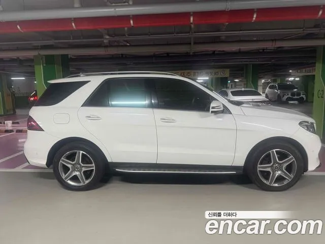Mercedes-Benz GLE 2017 thumb 2