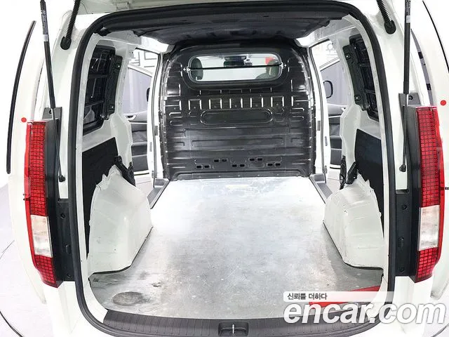 Hyundai Staria 2021 thumb 5