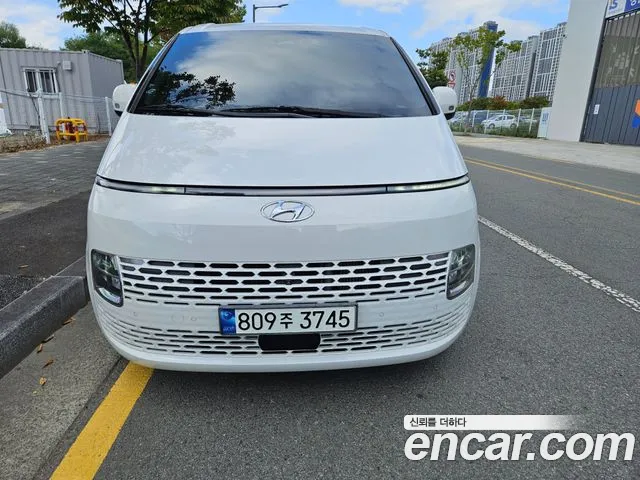 Hyundai Staria 2023 thumb 3