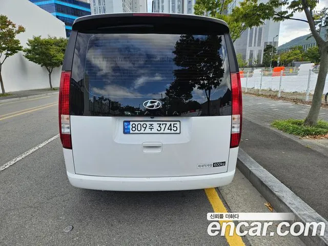 Hyundai Staria 2023 thumb 4