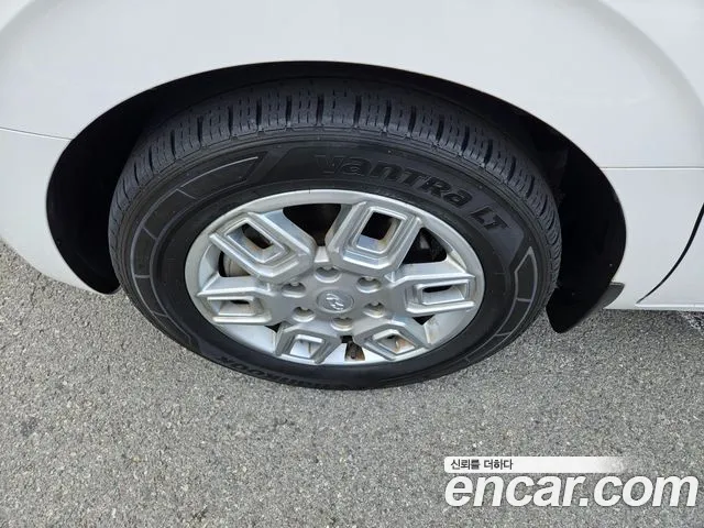 Hyundai Staria 2023 thumb 5