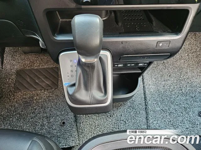 Hyundai Staria 2023 thumb 9