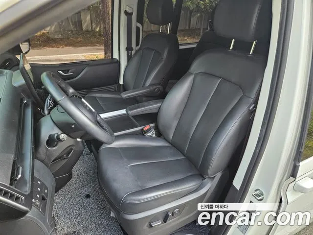 Hyundai Staria 2023 thumb 10