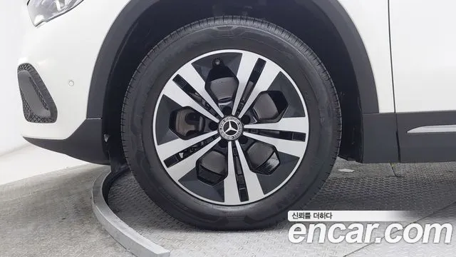 Mercedes-Benz GLA 2021 thumb 3