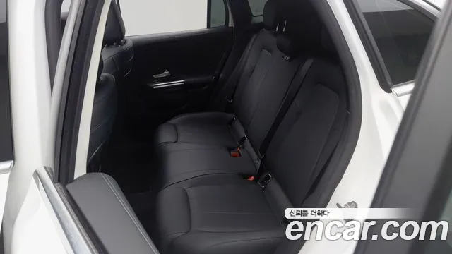 Mercedes-Benz GLA 2021 thumb 9