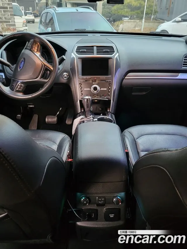 Ford Explorer 2018 thumb 9