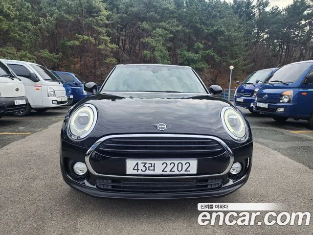 MINI Clubman 2018 thumb 2