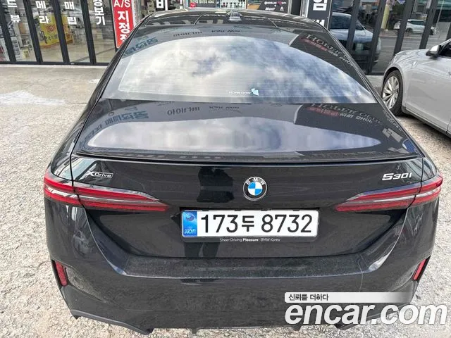 BMW 5-Series 2025 thumb 4