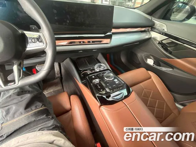 BMW 5-Series 2025 thumb 7