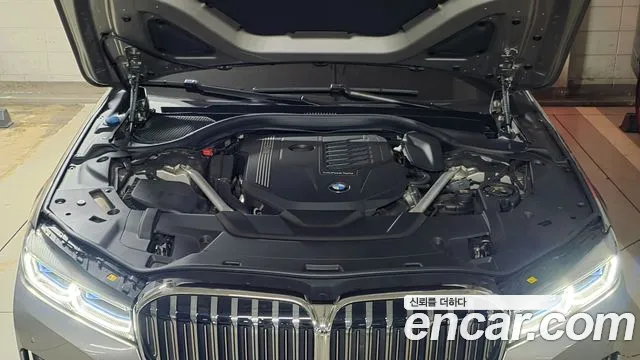BMW 7-Series 2020 thumb 3
