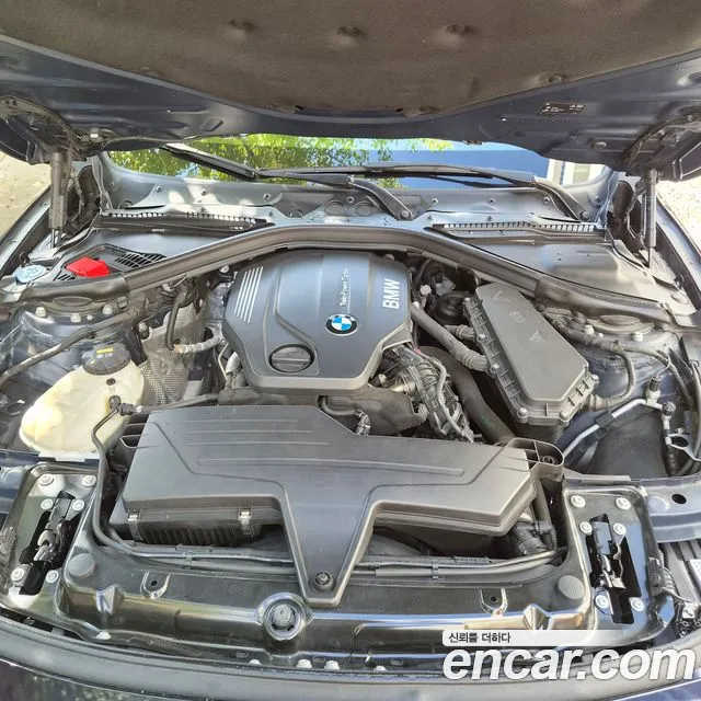BMW 3-Series 2016 thumb 6