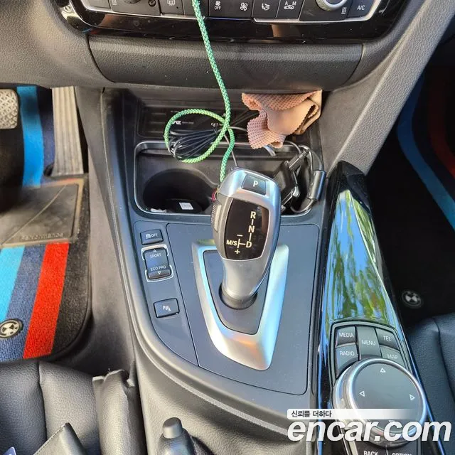 BMW 3-Series 2016 thumb 9