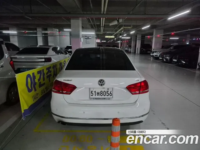Volkswagen Passat (North America and China) 2014 thumb 4