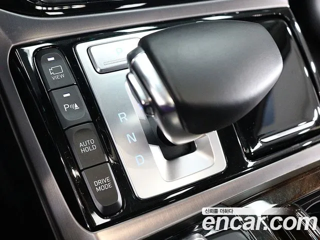 Genesis G90 2016 thumb 8