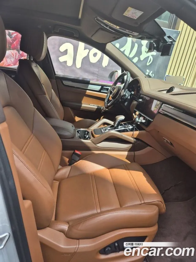 Porsche Cayenne 2022 thumb 3