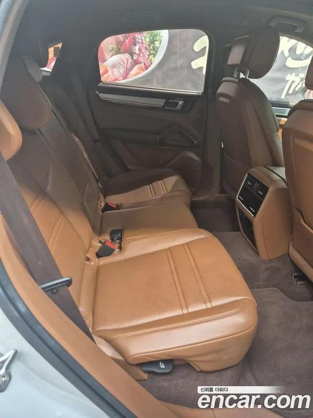 Porsche Cayenne 2022 thumb 4