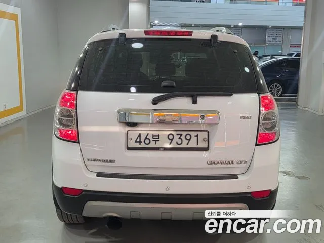 ChevroletGMDaewoo Captiva 2012 thumb 3