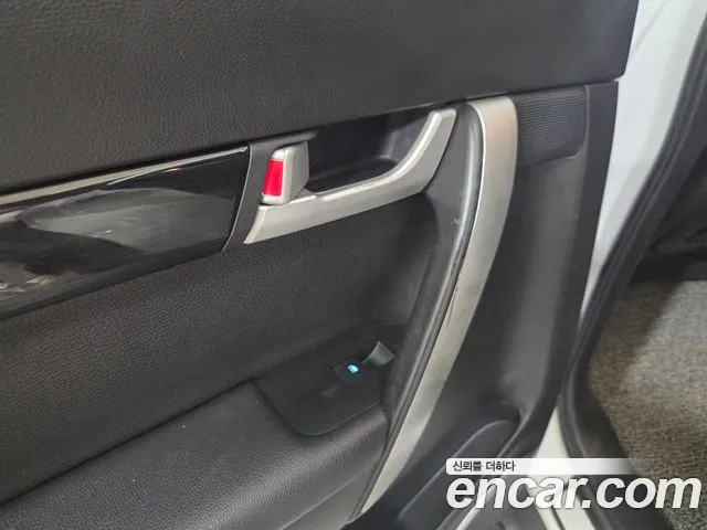 ChevroletGMDaewoo Captiva 2012 thumb 8