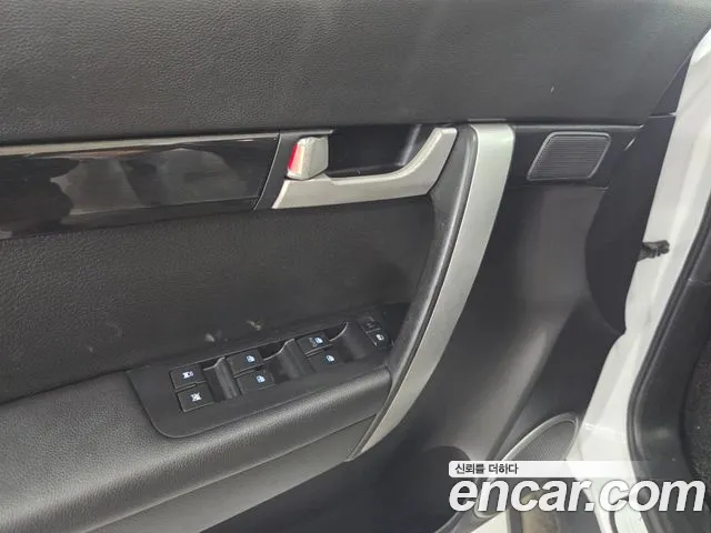 ChevroletGMDaewoo Captiva 2012 thumb 10