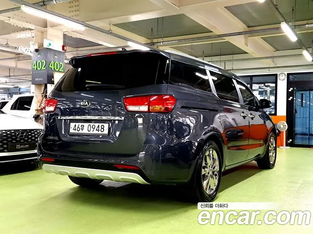 Kia Carnival 2015 thumb 2