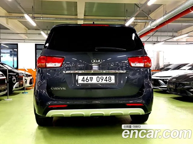 Kia Carnival 2015 thumb 4