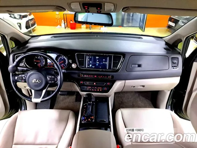 Kia Carnival 2015 thumb 7