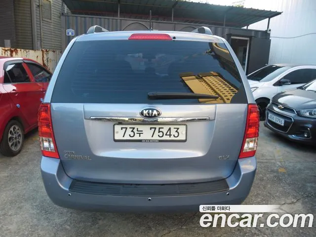 Kia Carnival 2013 thumb 2
