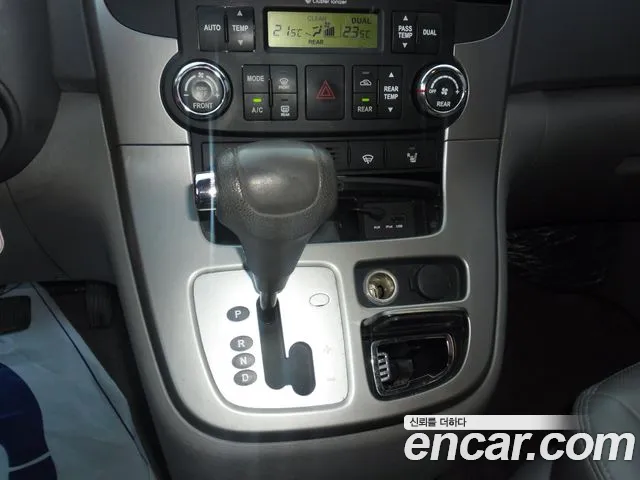 Kia Carnival 2013 thumb 6