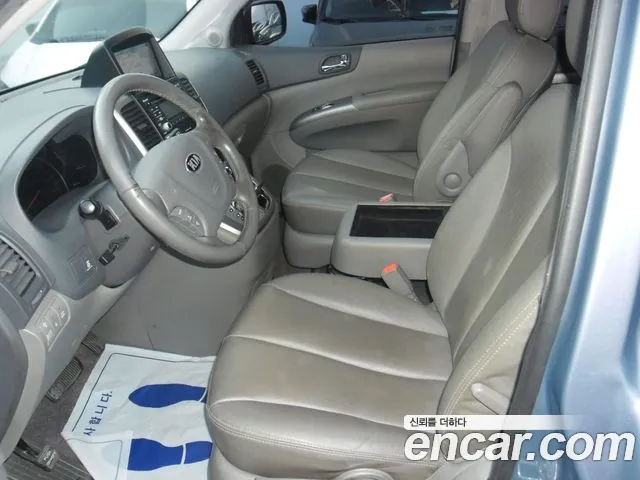 Kia Carnival 2013 thumb 10