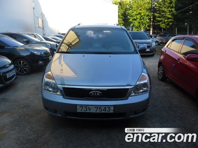 Kia Carnival 2013 thumb 11