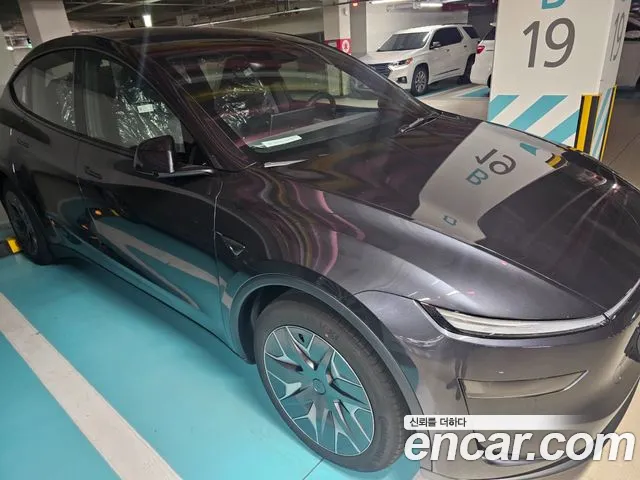 Tesla Model Y 2026 thumb 6