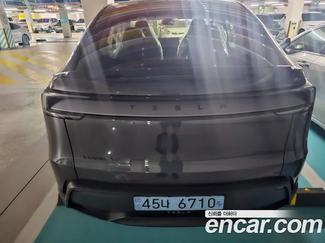 Tesla Model Y 2026 thumb 8