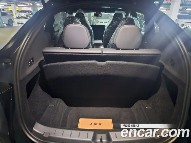 Tesla Model Y 2026 thumb 10