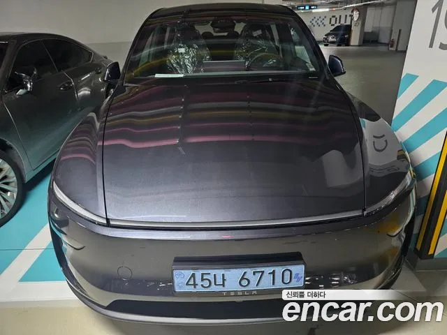Tesla Model Y 2026 thumb 12