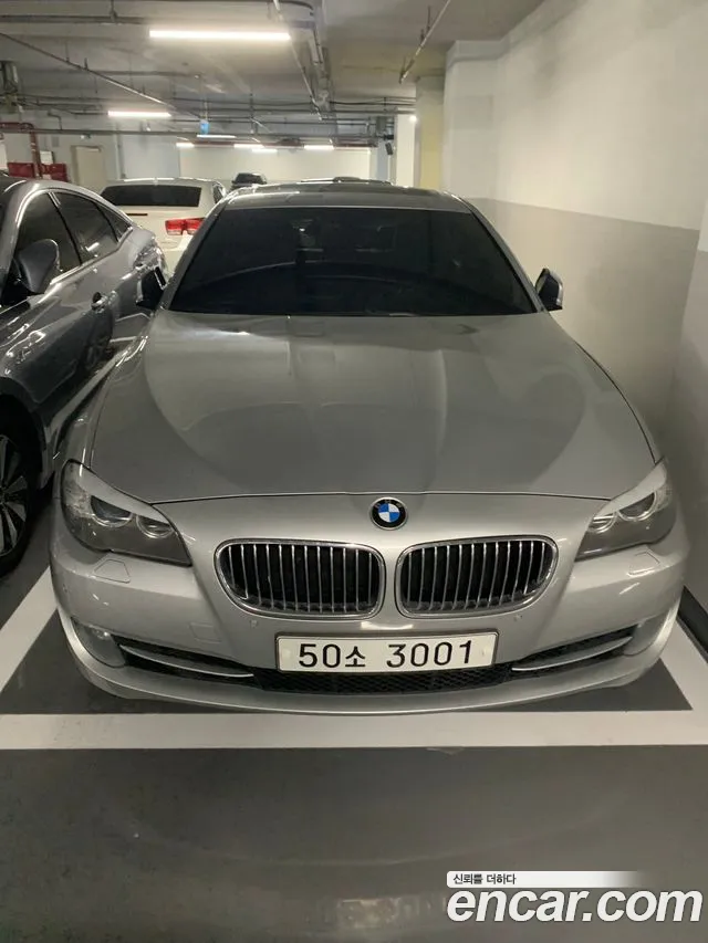 BMW 5-Series 2012 thumb 3