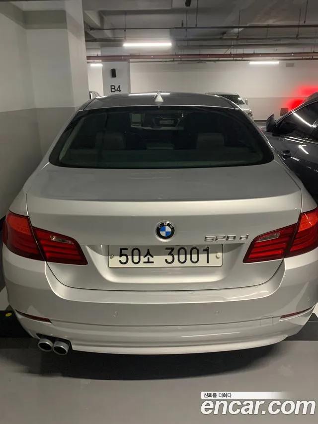 BMW 5-Series 2012 thumb 4