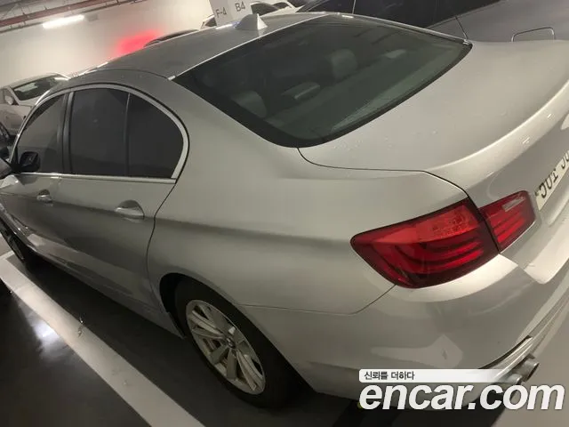 BMW 5-Series 2012 thumb 6