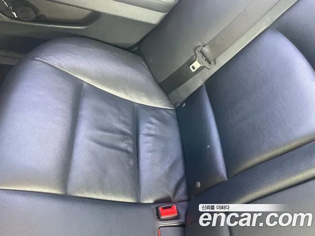 BMW 5-Series 2012 thumb 10