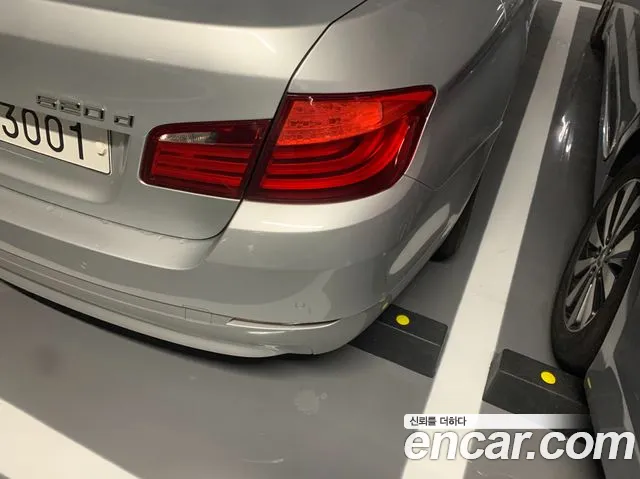 BMW 5-Series 2012 thumb 12