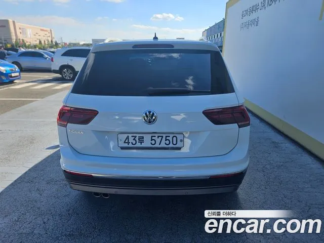Volkswagen Tiguan 2018 thumb 4