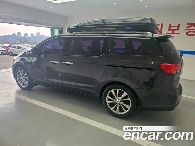 Kia Carnival 2018 thumb 4
