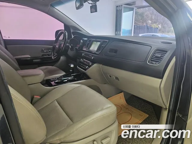 Kia Carnival 2018 thumb 9