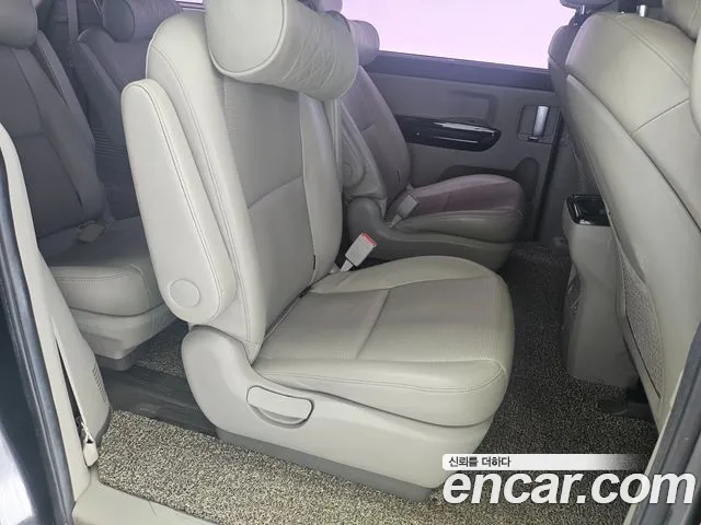 Kia Carnival 2018 thumb 10