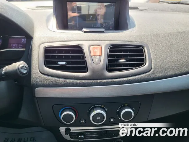 Renault-KoreaSamsung Fluence 2017 thumb 9