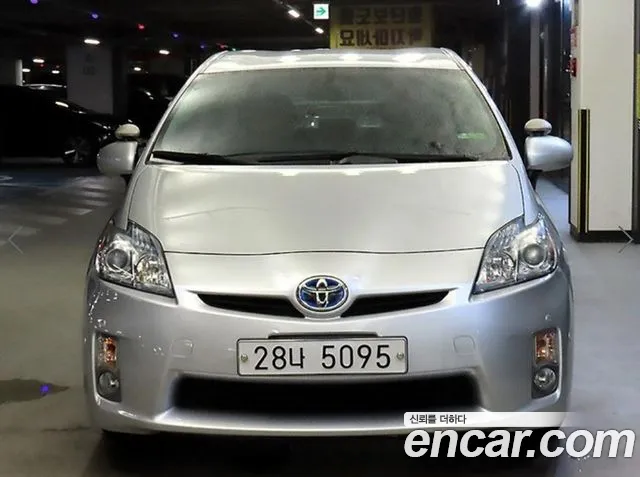 Toyota Prius 2011 thumb 2