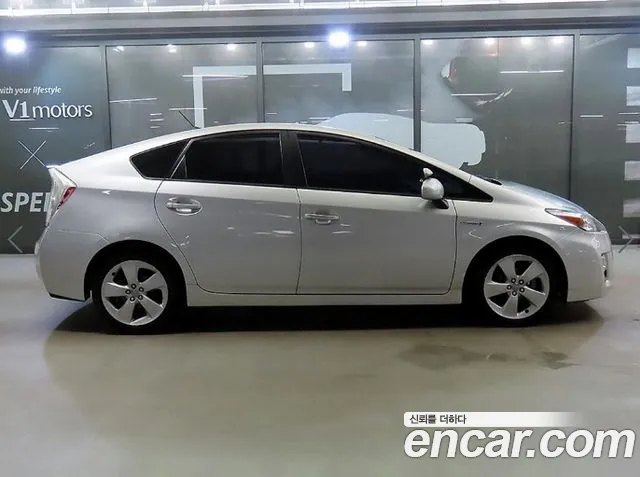 Toyota Prius 2011 thumb 3